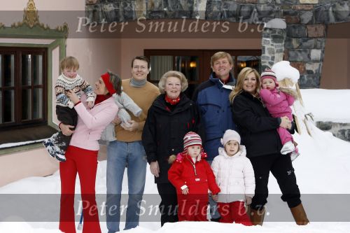 Lech 11 februari 2007
Maxima Prins Willem Alexander Amalia Alexia Koningin Beatrix Prins Constantijn Prinses Laurentien met Prinses Eloise Prins Claus Cazimir en Eleonore op vakatie in Lech.