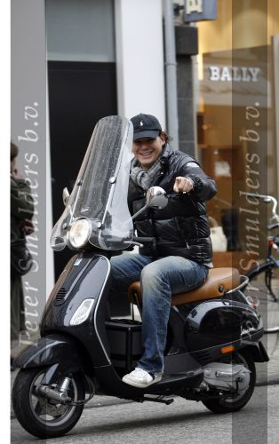 Amsterdam 6 februari 2007
Leco v Zadelhoff op vespa scooter op de pc hootstraat.