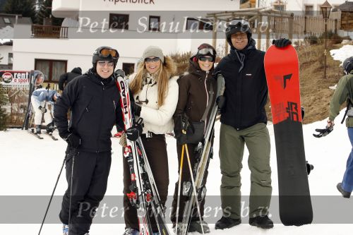 Fiss 25 februari 2007
Ruud Gullit met Estelle Joelle en Maxima op wintersport met Marco Borsato en leontine Borsato Jada Senna en Luca.
Peter Smulders bv