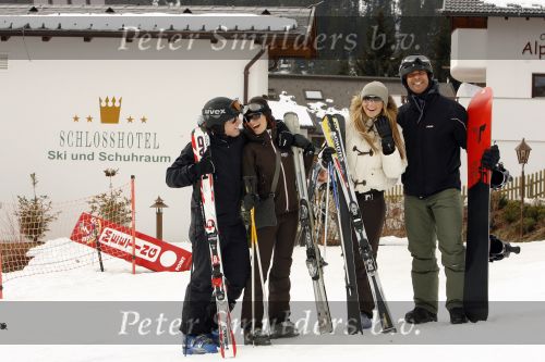 Fiss 25 februari 2007
Ruud Gullit met Estelle Joelle en Maxima op wintersport met Marco Borsato en leontien Jada Senna en Luca.