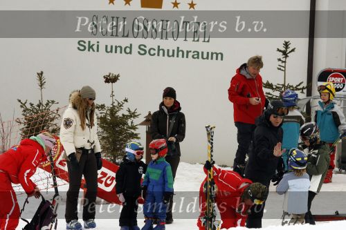 Fiss 25 februari 2007
Ruud Gullit met Estelle Maxim en Joelle en Marco Borsato met Leontine Borsato Jada Senna en Luca op wintersport vakantie.