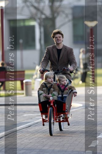 Amsterdam 14 maart 2007
Look a liked Beau v Erven Dorens met kinderen in bakfiets.