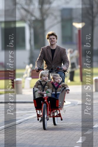 Amsterdam 14 maart 2007
Look a liked Beau v Erven Dorens met kinderen in bakfiets.