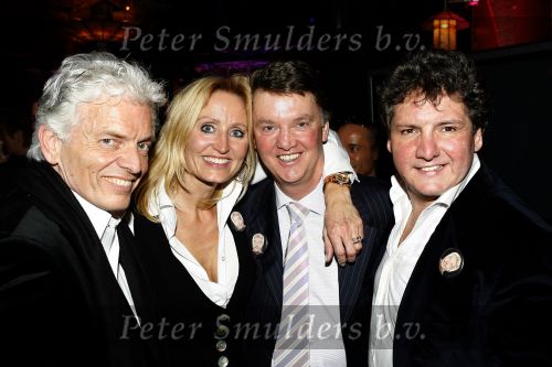Amsterdam 19 februari 2007
Andre v Duin viert zijn 60e verjaardag in het american hotel. Heel bekend nederland was aanwezig. Natasja Froger met Rene Louis v Gaal en Ben Cramer