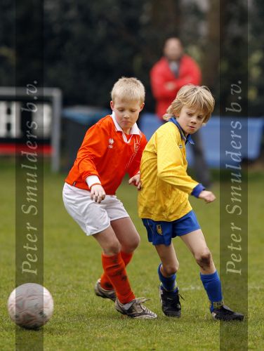 Blaricum 17 maart 2007
Marco Borsato bij het voetballen van zijn zoon Luca. Luca scoorde 4 van de 5 goals.
