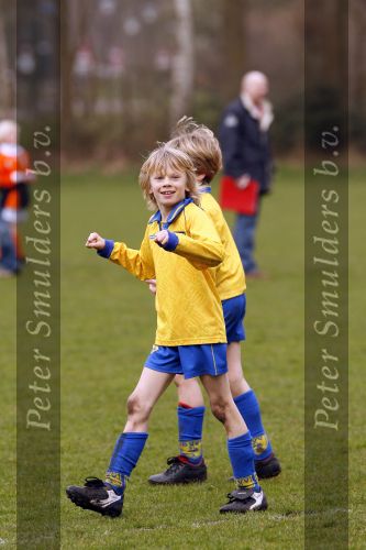 Blaricum 17 maart 2007
Marco Borsato bij het voetballen van zijn zoon Luca. Luca scoorde 4 van de 5 goals.