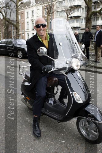 Amsterdam 4 maart 2007
Modeshow Frans Molenaar in het Amstel Hotel. Maik de Boer op vespa scooter