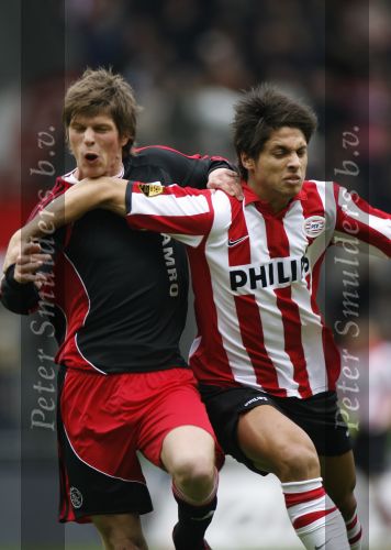 Eindhoven, 18 Maart 2007 Kompetitiewedstrijd PSV-AJAX, eindstand 1-5 Seizoen 2006/2007
Klaas Jan Huntelaar contra Manuel Da Costa