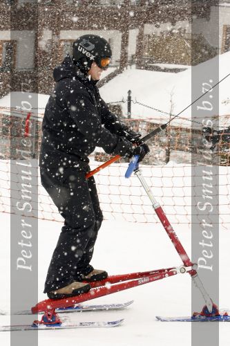 Fiss 26 februari 2007
Ruud Gullit en Marco Borsato op speciale ski\'s. Trikke skki. De Trikke skki is in america een enorme rage en Marco en Ruud probeerden hem uit.