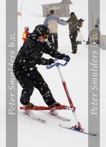Fiss 26 februari 2007
Ruud Gullit en Marco Borsato op speciale ski\'s. Trikke skki. De Trikke skki is in america een enorme rage en Marco en Ruud probeerden hem uit.