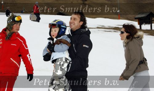 Fiss 25 februari 2007
Marco Borsato en Leontien met senna Jada en Luca op wintersport.