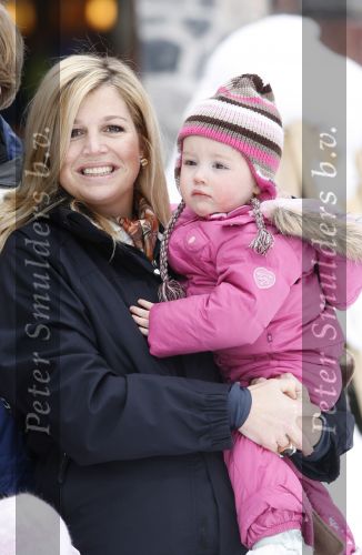 Lech 11 februari 2007
Maxima Prins Willem Alexander Amalia Alexia Koningin Beatrix Prins Constantijn Prinses Laurentien met Prinses Eloise Prins Claus Cazimir en Eleonore op vakatie in Lech.