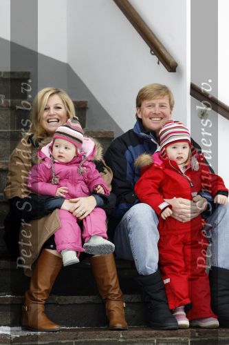 Lech 11 februari 2007
Maxima Prins Willem Alexander Amalia Alexia Koningin Beatrix Prins Constantijn Prinses Laurentien met Prinses Eloise Prins Claus Cazimir en Eleonore op vakatie in Lech.