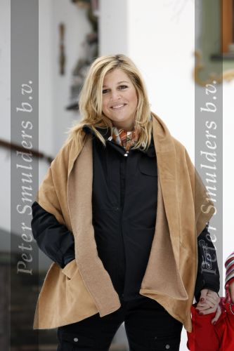 Lech 11 februari 2007
Maxima Prins Willem Alexander Amalia Alexia Koningin Beatrix Prins Constantijn Prinses Laurentien met Prinses Eloise Prins Claus Cazimir en Eleonore op vakatie in Lech.