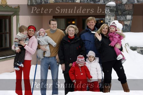 Lech 11 februari 2007
Maxima Prins Willem Alexander Amalia Alexia Koningin Beatrix Prins Constantijn Prinses Laurentien met Prinses Eloise Prins Claus Cazimir en Eleonore op vakatie in Lech.