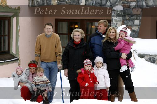 Lech 11 februari 2007
Maxima Prins Willem Alexander Amalia Alexia Koningin Beatrix Prins Constantijn Prinses Laurentien met Prinses Eloise Prins Claus Cazimir en Eleonore op vakatie in Lech.