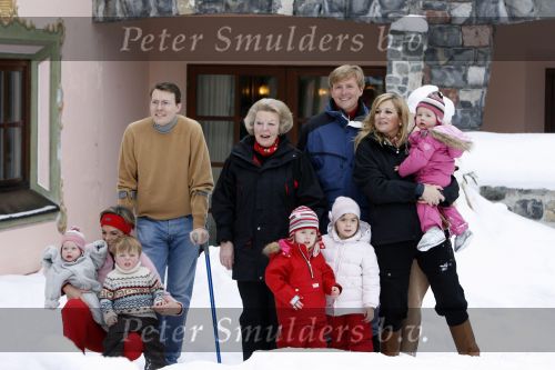 Lech 11 februari 2007
Maxima Prins Willem Alexander Amalia Alexia Koningin Beatrix Prins Constantijn Prinses Laurentien met Prinses Eloise Prins Claus Cazimir en Eleonore op vakatie in Lech.