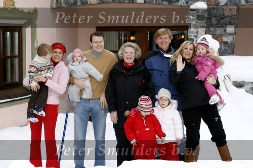 Lech 11 februari 2007
Maxima Prins Willem Alexander Amalia Alexia Koningin Beatrix Prins Constantijn Prinses Laurentien met Prinses Eloise Prins Claus Cazimir en Eleonore op vakatie in Lech.