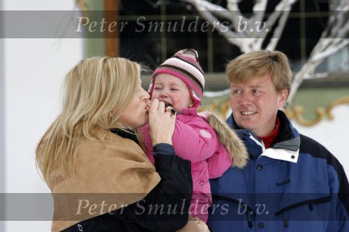 Lech 11 februari 2007
Maxima Prins Willem Alexander Amalia Alexia Koningin Beatrix Prins Constantijn Prinses Laurentien met Prinses Eloise Prins Claus Cazimir en Eleonore op vakatie in Lech.