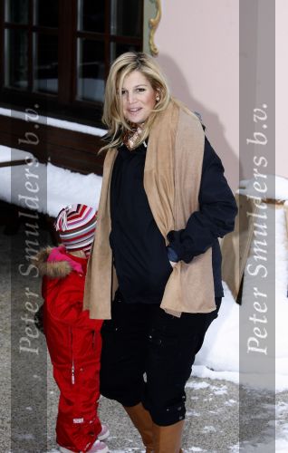 Lech 11 februari 2007
Maxima Prins Willem Alexander Amalia Alexia Koningin Beatrix Prins Constantijn Prinses Laurentien met Prinses Eloise Prins Claus Cazimir en Eleonore op vakatie in Lech.