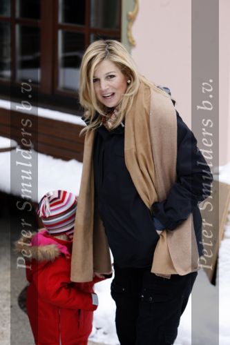 Lech 11 februari 2007
Maxima Prins Willem Alexander Amalia Alexia Koningin Beatrix Prins Constantijn Prinses Laurentien met Prinses Eloise Prins Claus Cazimir en Eleonore op vakatie in Lech.