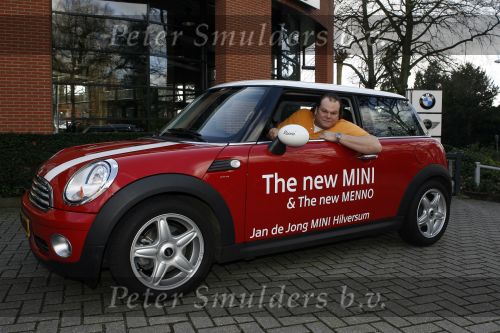 Hilversum 1 maart 2007
Menno Kohler krijgt  zijn mini cooper.