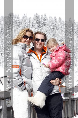 Lech 27 februari 2007
Paulien Huizinga met Michiel Mol en dochter Myrthe op wintersport in Lech.