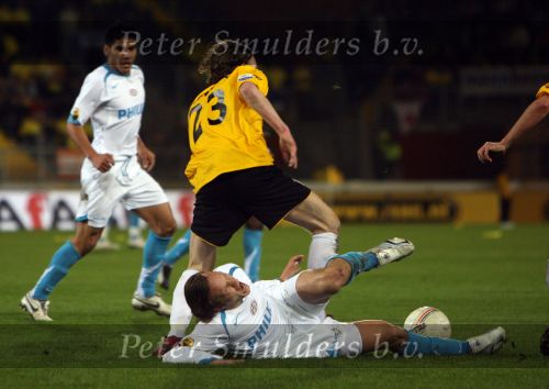 Breda, 28 Februari 2007
NAC-PSV, eindstand 3-0 Wedstrijd KNVB-beker 1/4 finale Seizoen 2006/2007
Mika Vayrynen wordt onderuit gehaald door Ronnie Stam