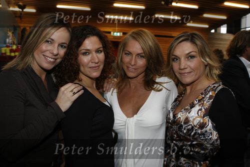 Amsterdam 8 februari 2007
Perspresentatie SBS6 in het ketelhuis. Hart van Nederland presentatrices Milika Peterzon Selma v Dijk Gallyon v Vessem en Evelien de Bruijn