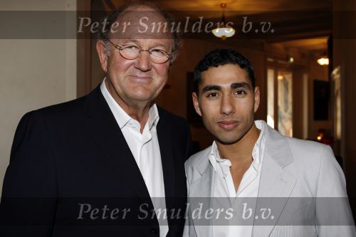 Amsterdam 15 maart 2007
Presentatie dvd box Ko v Dijk. Aanwezig zijn oa de zoons van Ko van Dijk Kees en Peter Jan v Dijk. Joop v d Enderijkte de dvd box uit. Mimoun Oaissa