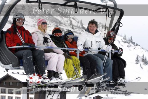 Zurs 27 februari 2007
Rene Froger en natasja op wintersport met hun zoons Diedier en maxim.
