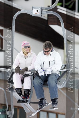 Zurs 27 februari 2007
Rene Froger en natasja op wintersport met hun zoons Diedier en maxim.