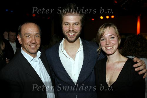 Den Haag 17 maart 2007
Premiere de eeuw van mijn dochter met Thijs Romer en Eva Duijvestein. Thijs met zijn vader Peter en zus Nienke Romer
