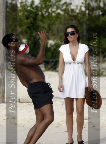 Curacao 6 januari 2006
Patrick Kluivert met Rossana Lima op het strand.