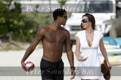 Curacao 6 januari 2006
Patrick Kluivert met Rossana Lima op het strand.