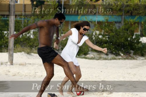 Curacao 6 januari 2006
Patrick Kluivert met Rossana Lima op het strand.