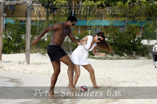 Curacao 6 januari 2006
Patrick Kluivert met Rossana Lima op het strand.