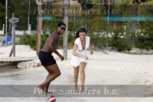 Curacao 6 januari 2006
Patrick Kluivert met Rossana Lima op het strand.