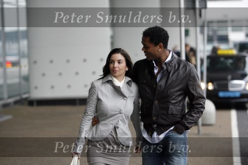 Schiphol 23 maart 2007
Patrick Kluivert en zijn zwangere vriendin Rossana Lima op schiphol .