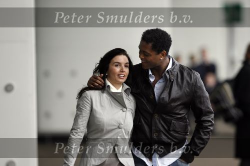 Schiphol 23 maart 2007
Patrick Kluivert en zijn zwangere vriendin Rossana Lima op schiphol .