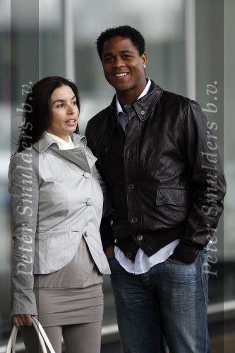 Schiphol 23 maart 2007
Patrick Kluivert en zijn zwangere vriendin Rossana Lima op schiphol .