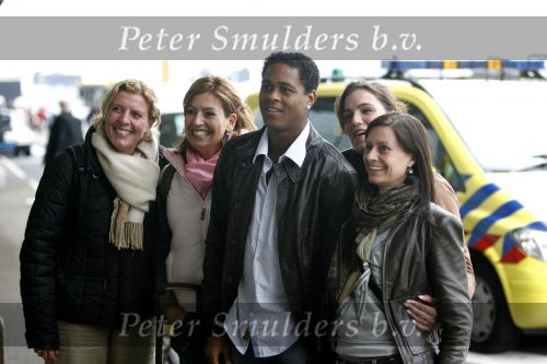 Schiphol 23 maart 2007
Patrick Kluivert en zijn zwangere vriendin Rossana Lima op schiphol .
