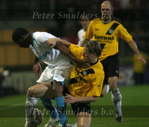 Breda, 28 Februari 2007
NAC-PSV, eindstand 3-0 Wedstrijd KNVB-beker 1/4 finale Seizoen 2006/2007
Patrick Zwaanswijk in duel met Jefferson Farfan