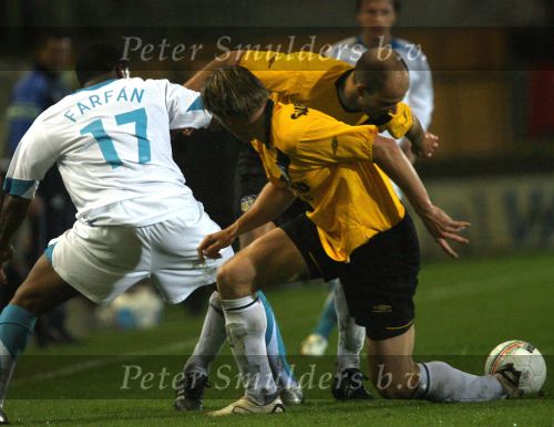Breda, 28 Februari 2007
NAC-PSV, eindstand 3-0 Wedstrijd KNVB-beker 1/4 finale Seizoen 2006/2007
Patrick Zwaanswijk in duel met Jefferson Farfan
