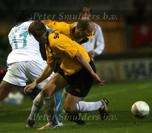 Breda, 28 Februari 2007
NAC-PSV, eindstand 3-0 Wedstrijd KNVB-beker 1/4 finale Seizoen 2006/2007
Patrick Zwaanswijk en Arne Slot in duel met Jefferson Farfan