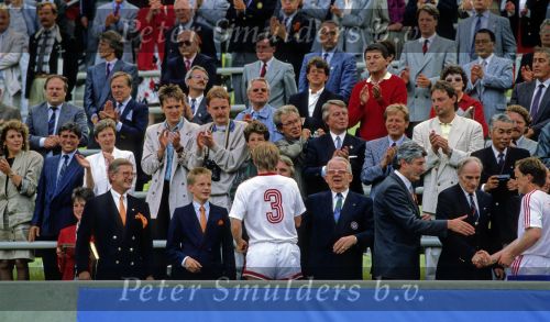 Munchen, 25 Juni 1988 Finale Europees Kampioenschap 1988
Nederland-Rusland met een eindstand van 2-0
Pieter v Vollenhoven, Prins Pieter Christiaan,Andre v d Louw, Ruud Lubbers