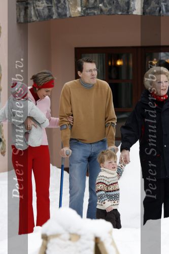 Lech 11 februari 2007
Maxima Prins Willem Alexander Amalia Alexia Koningin Beatrix Prins Constantijn Prinses Laurentien met Prinses Eloise Prins Claus Cazimir en Eleonore op vakatie in Lech.