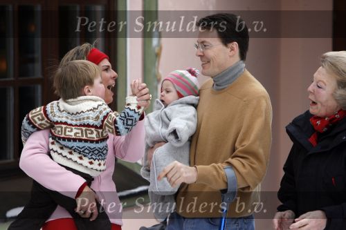 Lech 11 februari 2007
Maxima Prins Willem Alexander Amalia Alexia Koningin Beatrix Prins Constantijn Prinses Laurentien met Prinses Eloise Prins Claus Cazimir en Eleonore op vakatie in Lech.
