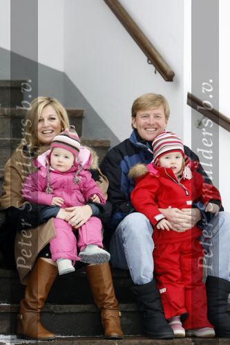 Lech 11 februari 2007
Maxima Prins Willem Alexander Amalia Alexia Koningin Beatrix Prins Constantijn Prinses Laurentien met Prinses Eloise Prins Claus Cazimir en Eleonore op vakatie in Lech.