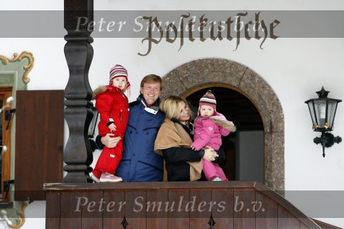 Lech 11 februari 2007
Maxima Prins Willem Alexander Amalia Alexia Koningin Beatrix Prins Constantijn Prinses Laurentien met Prinses Eloise Prins Claus Cazimir en Eleonore op vakatie in Lech.